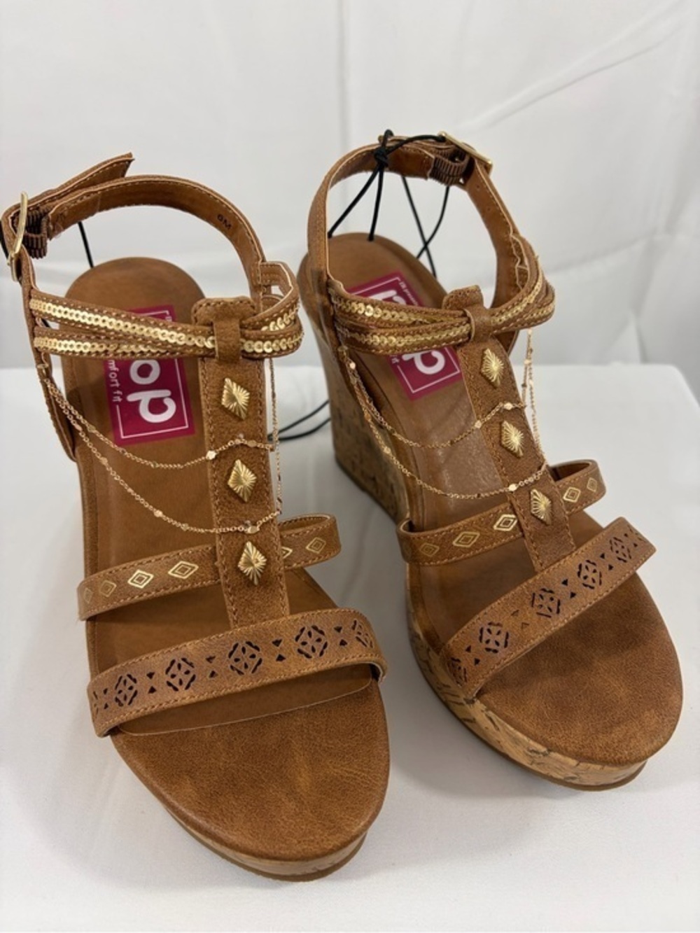 NWT Pop Women’s Size 6 Tan Wedge Sandals with Gold Accents